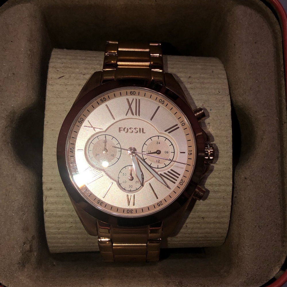ROSE GOLD FOSSIL WATCH - Picture 2 of 8